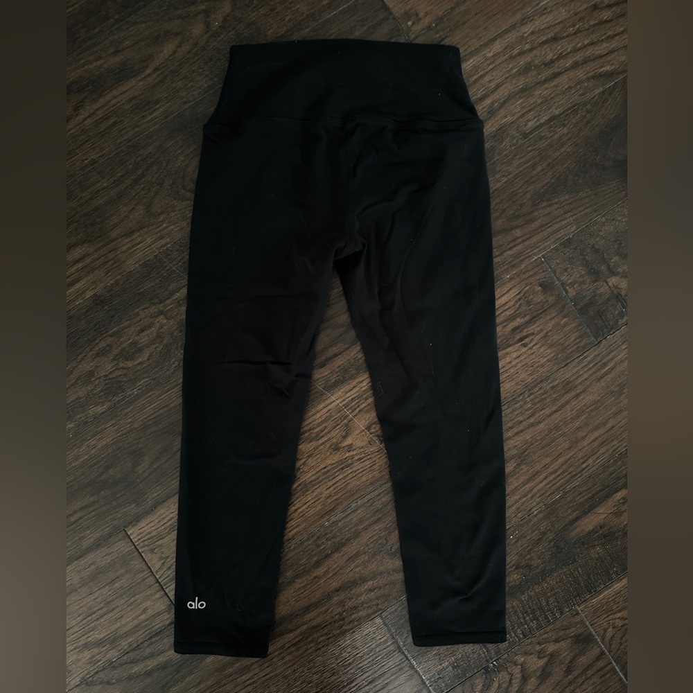 Alo Yoga - high-waist airbrush capri leggings - black/size small